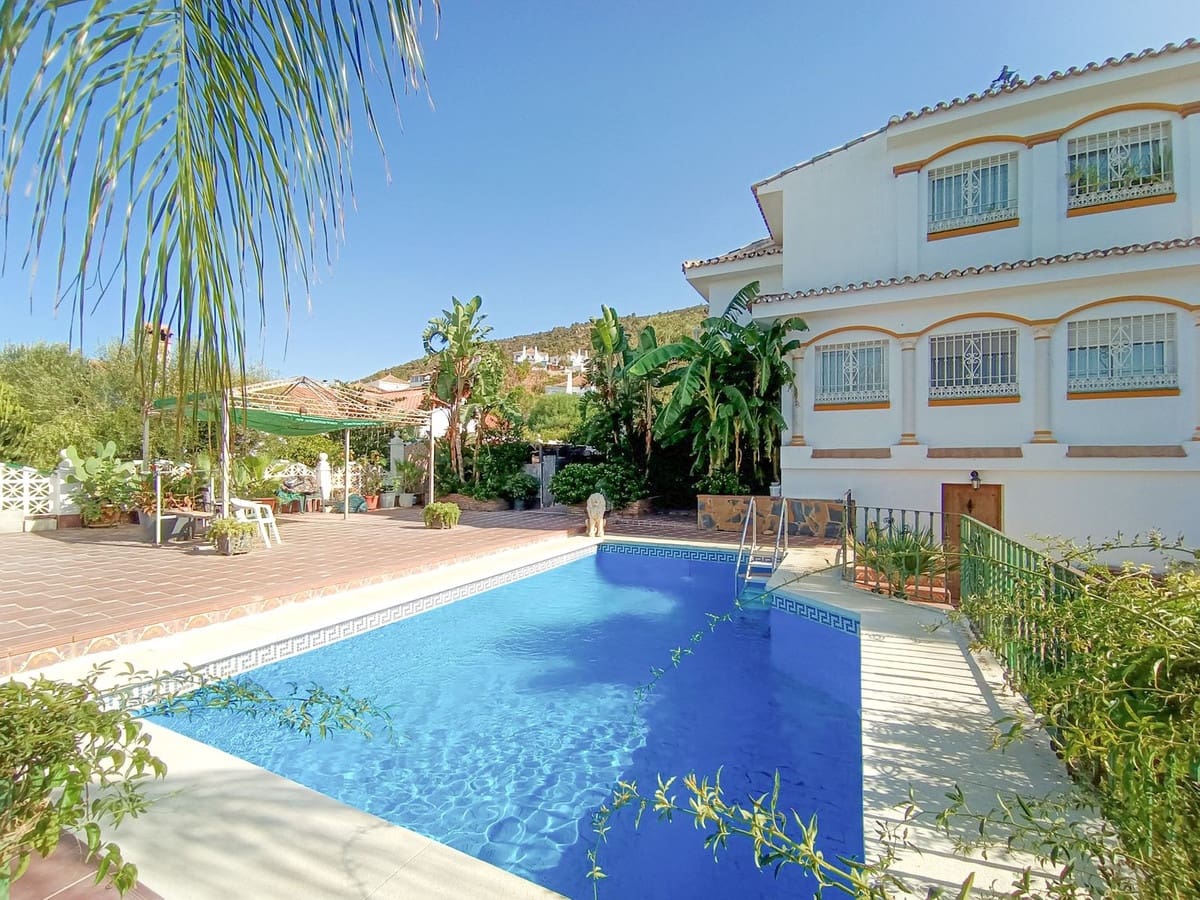 6 soveværelse Villa til salg i Alhaurin de la Torre - € 794.000 (Ref: 8664447)