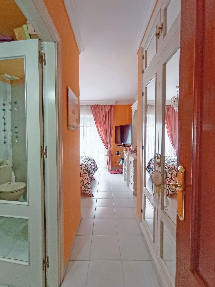 6 bedroom Villa for sale in La Cala de Mijas - € 796,000 (Ref: 8664448)