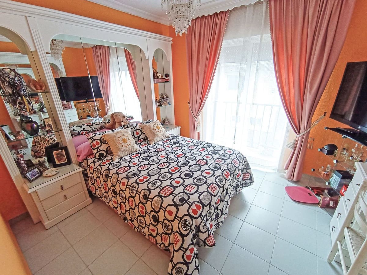 6 bedroom Villa for sale in La Cala de Mijas - € 796,000 (Ref: 8664448)