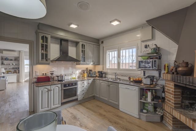 6 Zimmer Villa zu verkaufen in Cabrils mit Pool Garage - 895.000 € (Ref: 4651206)