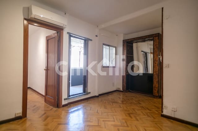 3 bedroom Flat for sale in San Diego, Madrid city - € 180,000 (Ref: 8945307)