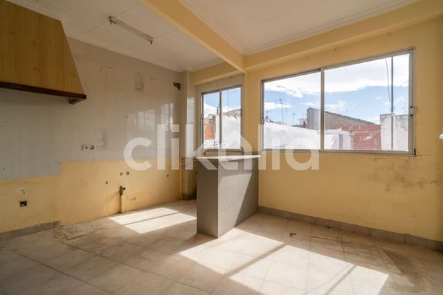 8 slaapkamer Flat te koop in Alzira - € 150.000 (Ref: 9009132)