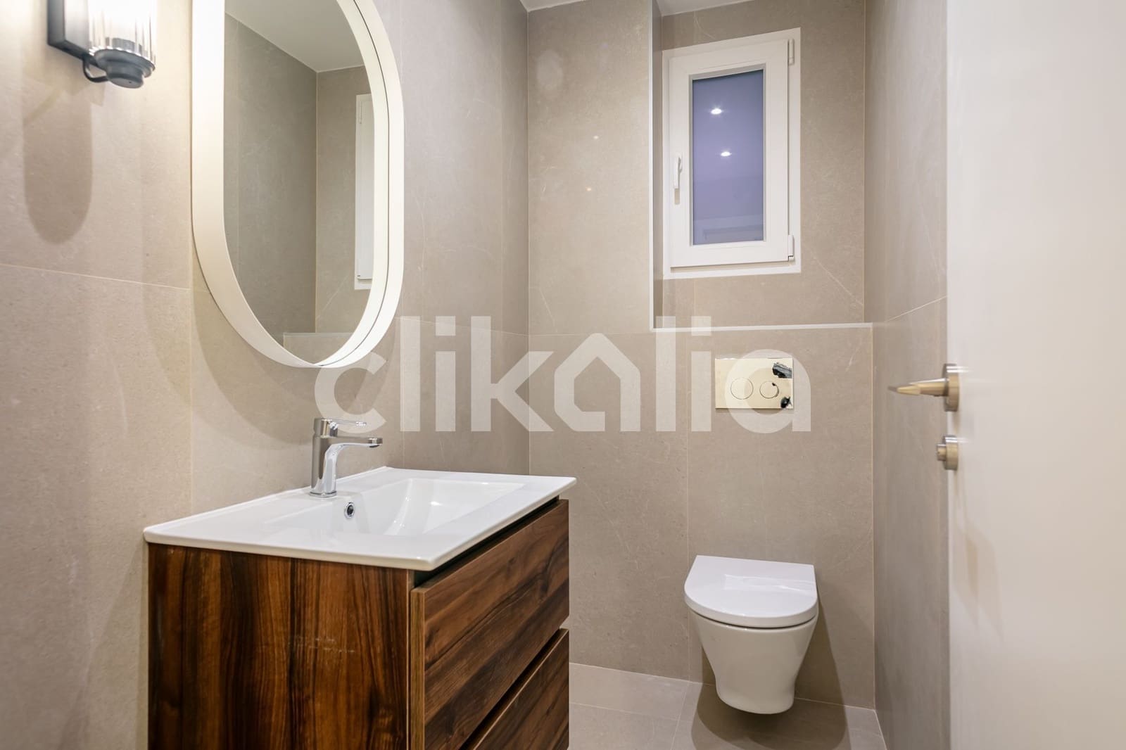 3 soveværelse Lejlighed til salg i Madrid by - € 900.000 (Ref: 9046412)