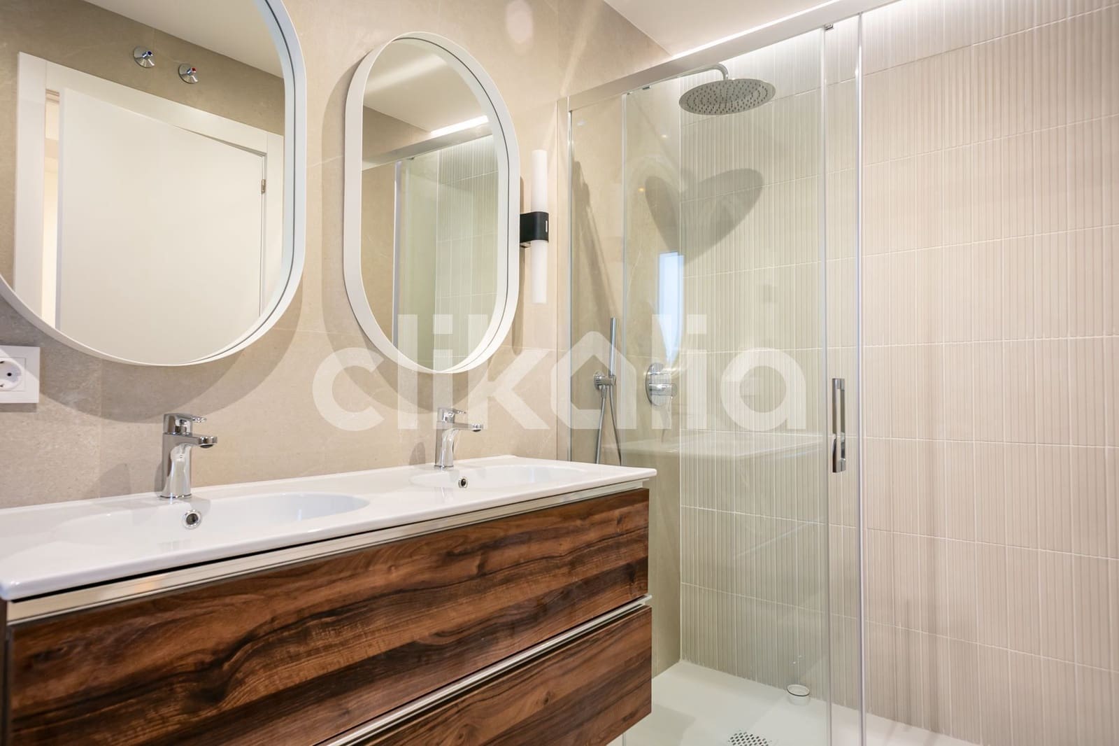 3 soveværelse Lejlighed til salg i Madrid by - € 900.000 (Ref: 9046412)