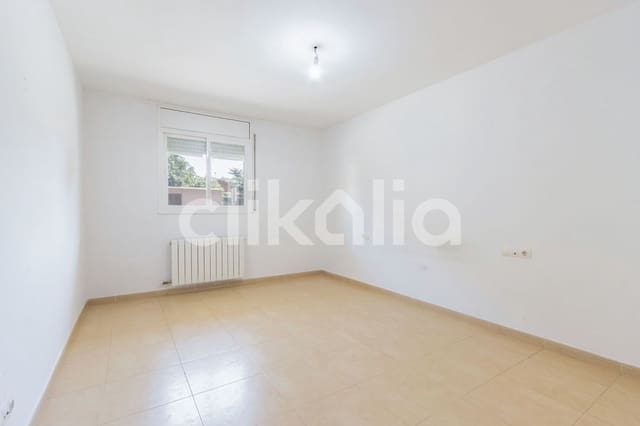 Piso de 2 habitaciones en Rosselló en venta con garaje - 89.000 € (Ref: 9077117)