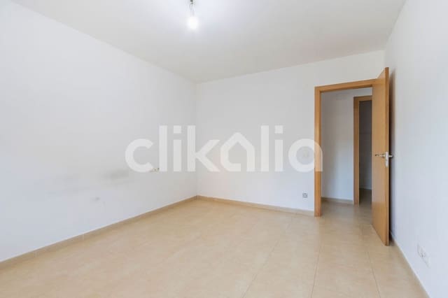 Piso de 2 habitaciones en Rosselló en venta con garaje - 89.000 € (Ref: 9077117)