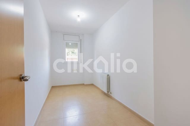 Piso de 2 habitaciones en Rosselló en venta con garaje - 89.000 € (Ref: 9077117)