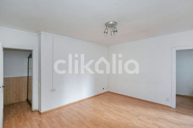 3 bedroom Flat for sale in Mollet del Vallès - € 135,000 (Ref: 9103412)