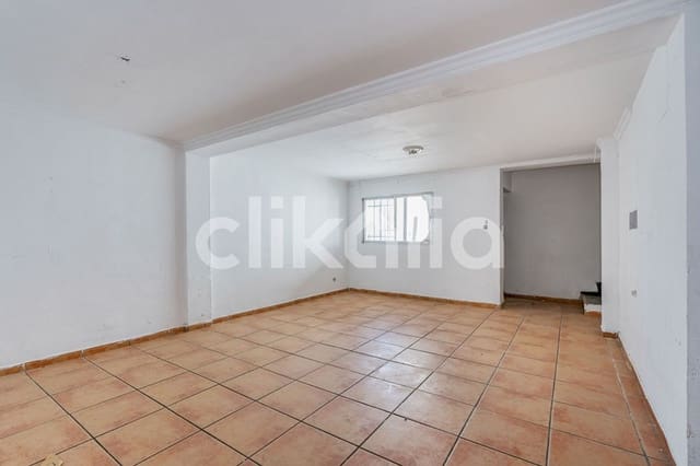 2 Zimmer Haus zu verkaufen in Poligono Cartuja - La Paz, Granada Stadt - 55.000 € (Ref: 9124295)