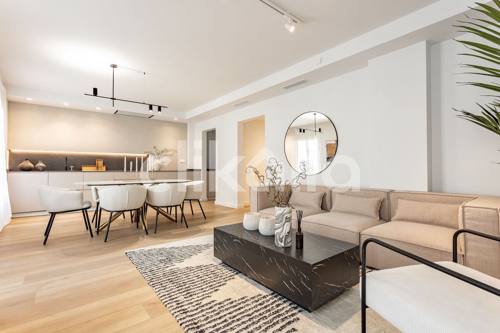 Piso de 3 habitaciones en Barcelona ciudad en venta con piscina - 720.000 € (Ref: 9326990)