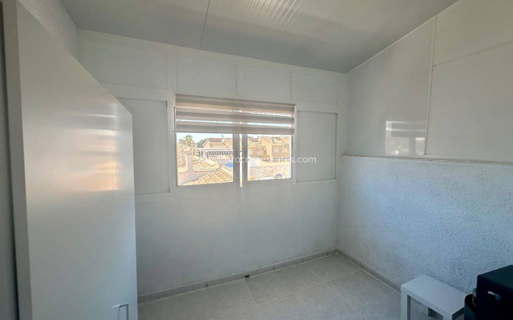 2 slaapkamer Huis te koop in Dona Pepa met zwembad - € 219.500 (Ref: 10051985)