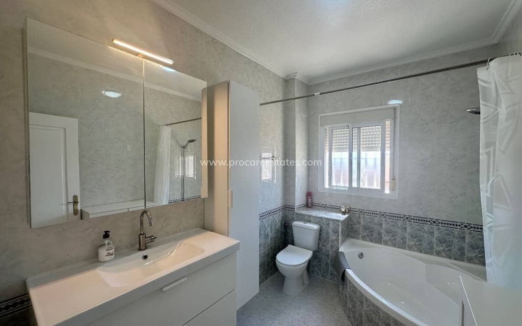 2 slaapkamer Huis te koop in Dona Pepa met zwembad - € 219.500 (Ref: 10051985)