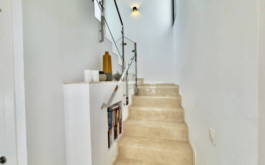 3 makuuhuone Huvila myytävänä paikassa Ciudad Quesada mukana uima-altaan - 465 000 € (Ref: 8285882)