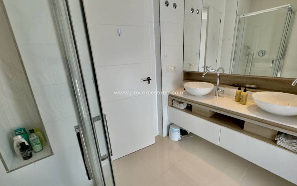 3 makuuhuone Huvila myytävänä paikassa Ciudad Quesada mukana uima-altaan - 465 000 € (Ref: 8285882)