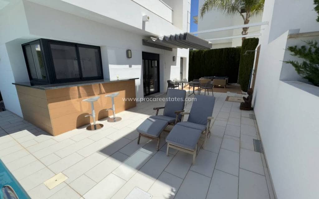 3 makuuhuone Huvila myytävänä paikassa Ciudad Quesada mukana uima-altaan - 465 000 € (Ref: 8285882)