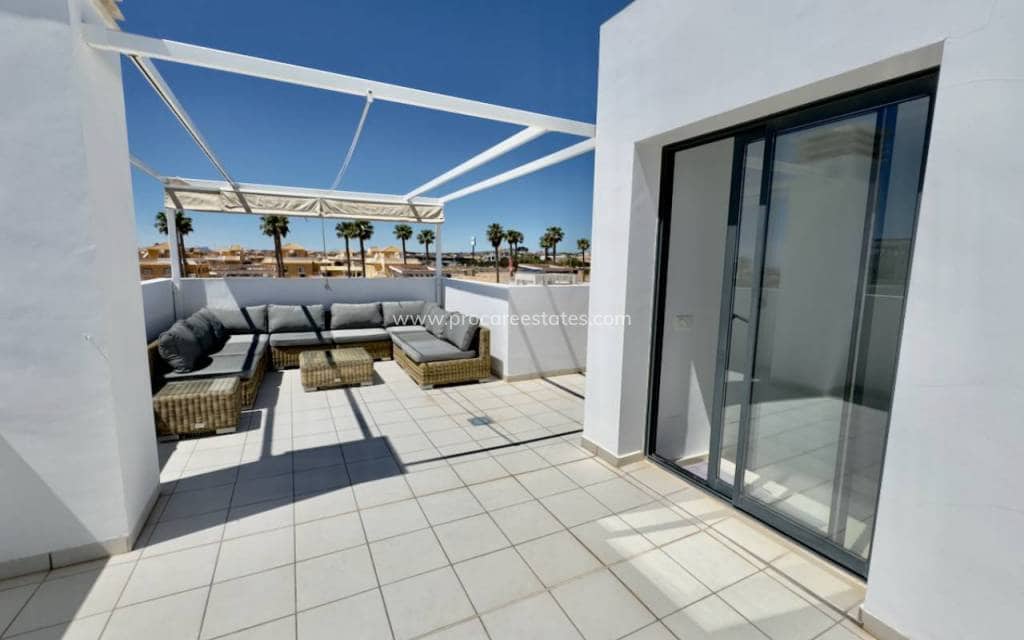 3 makuuhuone Huvila myytävänä paikassa Ciudad Quesada mukana uima-altaan - 465 000 € (Ref: 8285882)