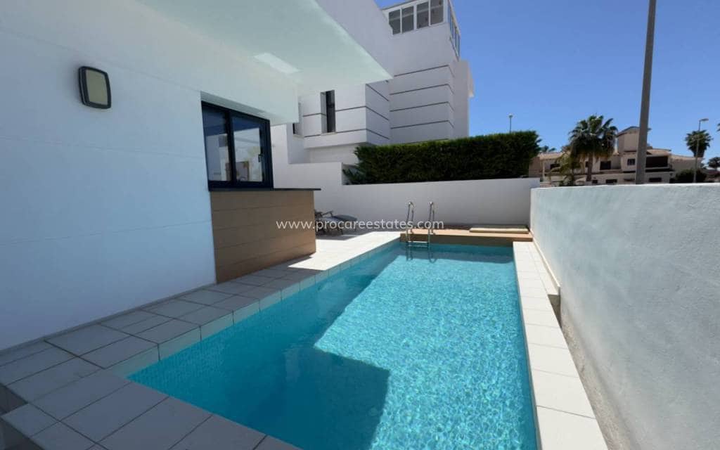 3 makuuhuone Huvila myytävänä paikassa Ciudad Quesada mukana uima-altaan - 465 000 € (Ref: 8285882)