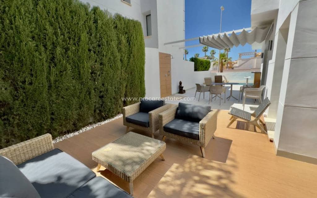 3 makuuhuone Huvila myytävänä paikassa Ciudad Quesada mukana uima-altaan - 465 000 € (Ref: 8285882)