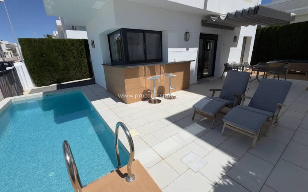 3 makuuhuone Huvila myytävänä paikassa Ciudad Quesada mukana uima-altaan - 465 000 € (Ref: 8285882)