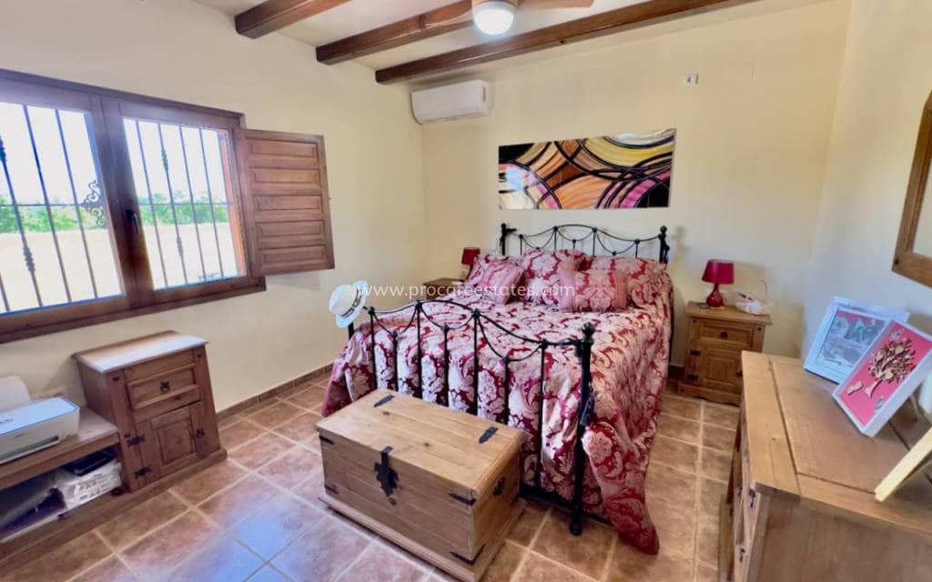 3 soveværelse Finca/Landehus til salg i Orihuela med swimmingpool - € 430.000 (Ref: 8426856)