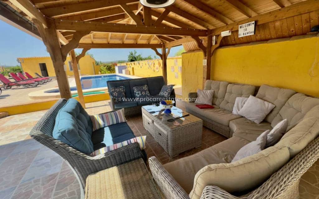 3 soveværelse Finca/Landehus til salg i Orihuela med swimmingpool - € 430.000 (Ref: 8426856)