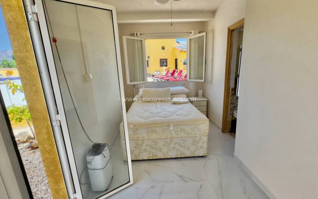 3 soveværelse Finca/Landehus til salg i Orihuela med swimmingpool - € 430.000 (Ref: 8426856)