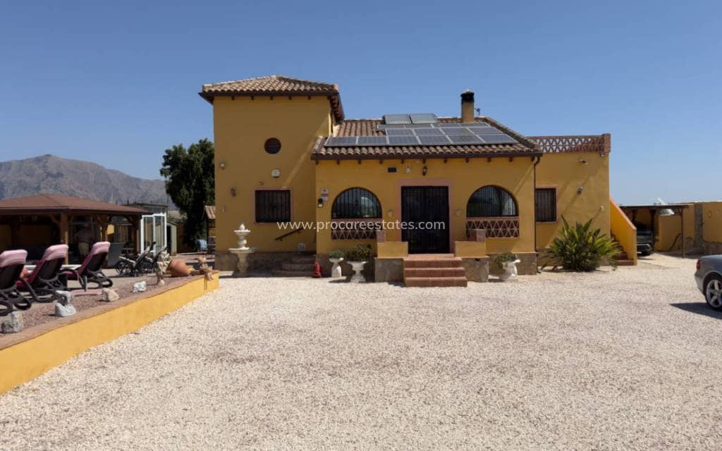3 soveværelse Finca/Landehus til salg i Orihuela med swimmingpool - € 430.000 (Ref: 8426856)