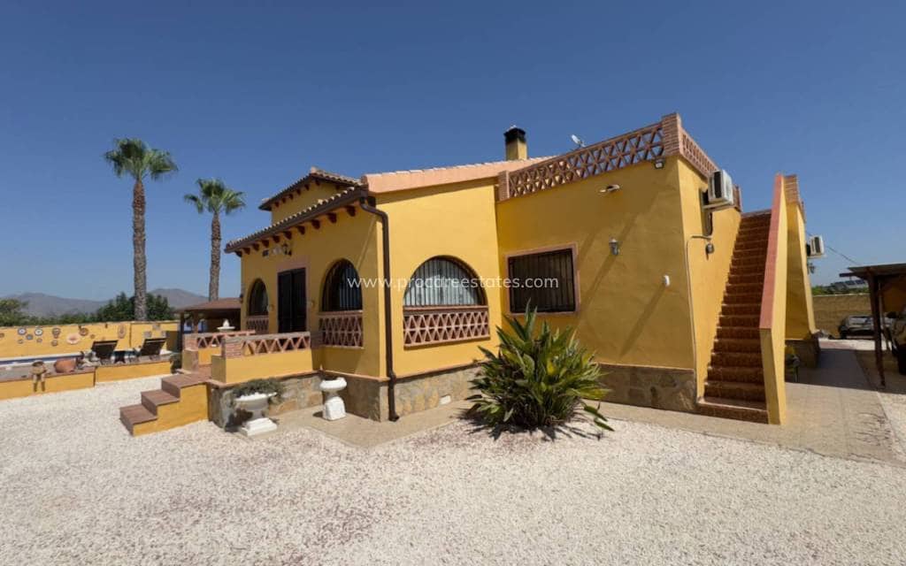 3 soveværelse Finca/Landehus til salg i Orihuela med swimmingpool - € 430.000 (Ref: 8426856)