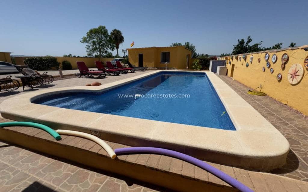3 soveværelse Finca/Landehus til salg i Orihuela med swimmingpool - € 430.000 (Ref: 8426856)