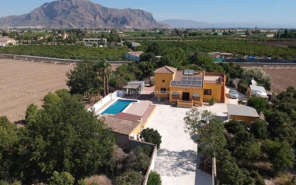 3 soveværelse Finca/Landehus til salg i Orihuela med swimmingpool - € 430.000 (Ref: 8426856)