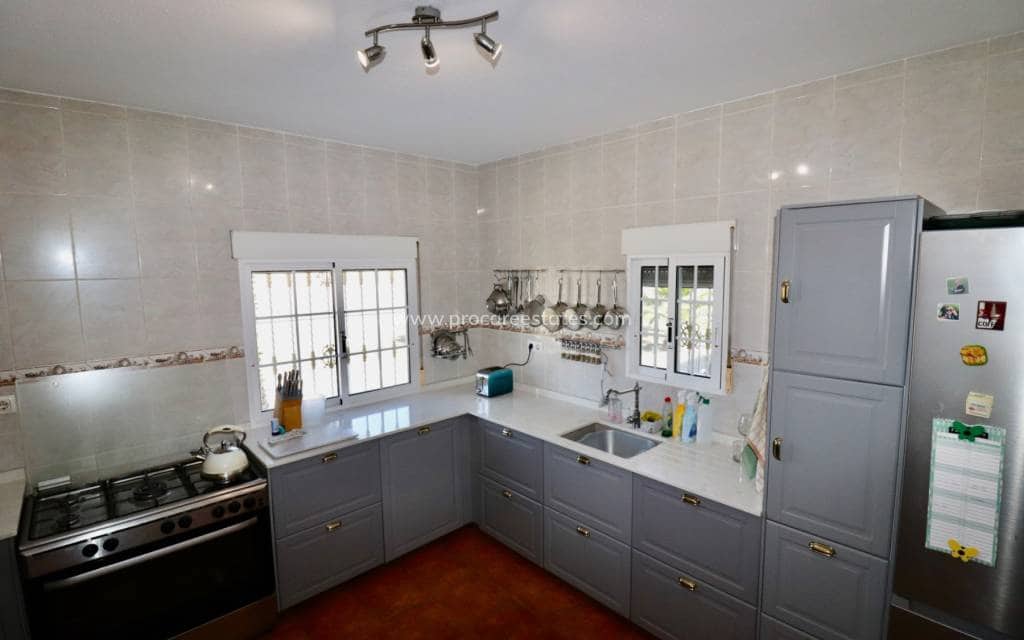 5 soveværelse Finca/Landehus til salg i Catral med swimmingpool - € 399.000 (Ref: 8848150)