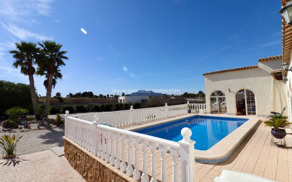 5 soveværelse Finca/Landehus til salg i Catral med swimmingpool - € 399.000 (Ref: 8848150)