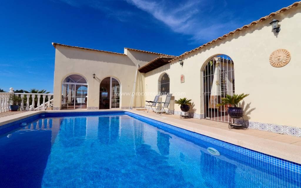 5 soveværelse Finca/Landehus til salg i Catral med swimmingpool - € 399.000 (Ref: 8848150)