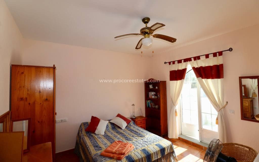 5 soveværelse Finca/Landehus til salg i Catral med swimmingpool - € 399.000 (Ref: 8848150)