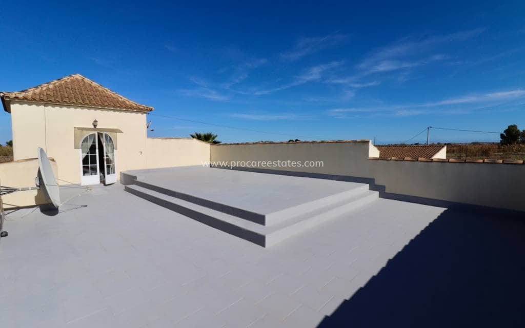 5 soveværelse Finca/Landehus til salg i Catral med swimmingpool - € 399.000 (Ref: 8848150)