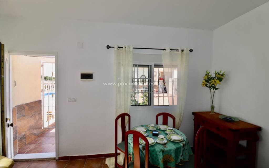 5 soveværelse Finca/Landehus til salg i Catral med swimmingpool - € 399.000 (Ref: 8848150)