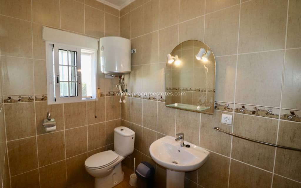 5 soveværelse Finca/Landehus til salg i Catral med swimmingpool - € 399.000 (Ref: 8848150)