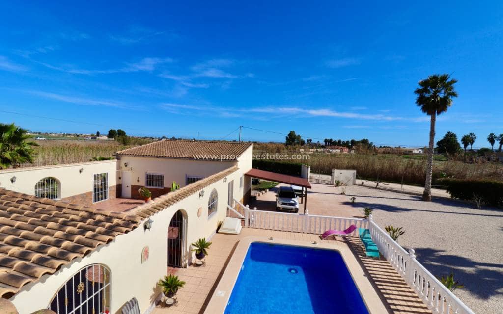 5 soveværelse Finca/Landehus til salg i Catral med swimmingpool - € 399.000 (Ref: 8848150)