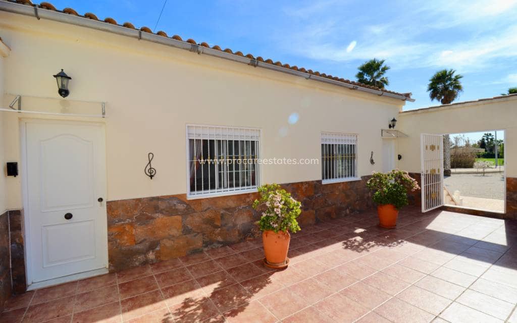 5 soveværelse Finca/Landehus til salg i Catral med swimmingpool - € 399.000 (Ref: 8848150)