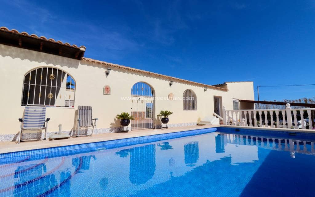 5 soveværelse Finca/Landehus til salg i Catral med swimmingpool - € 399.000 (Ref: 8848150)