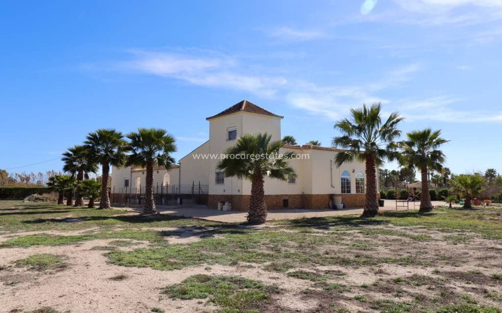 5 soveværelse Finca/Landehus til salg i Catral med swimmingpool - € 399.000 (Ref: 8848150)