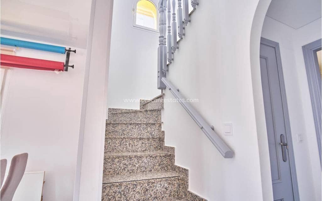 3 Zimmer Villa zu verkaufen in Los Montesinos mit Pool - 260.000 € (Ref: 8885434)