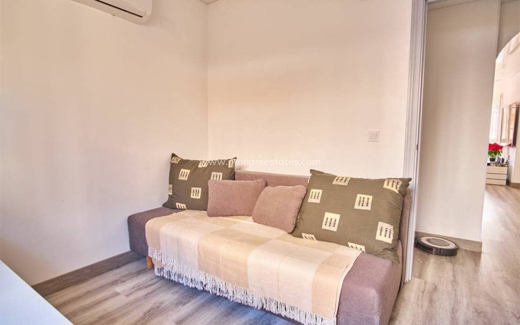 3 Zimmer Villa zu verkaufen in Los Montesinos mit Pool - 260.000 € (Ref: 8885434)