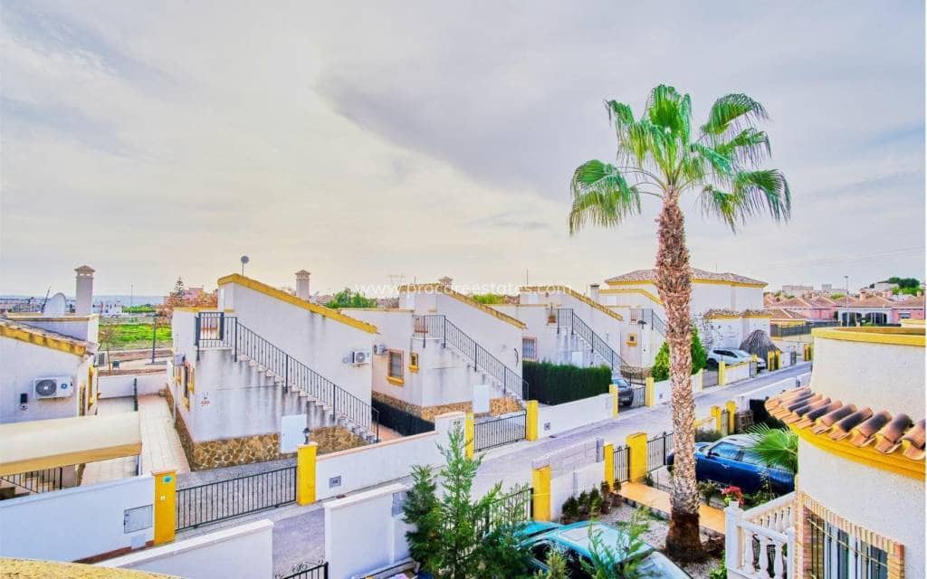 3 Zimmer Villa zu verkaufen in Los Montesinos mit Pool - 260.000 € (Ref: 8885434)