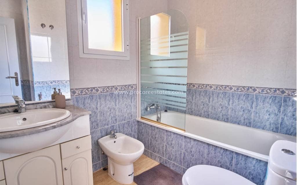 3 Zimmer Villa zu verkaufen in Los Montesinos mit Pool - 260.000 € (Ref: 8885434)