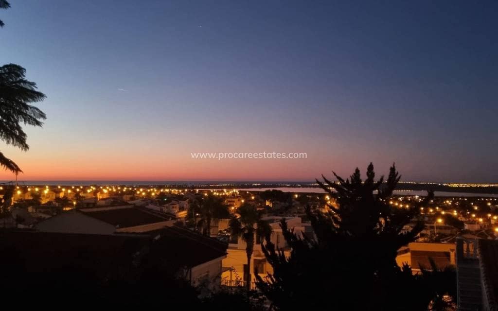 5 bedroom Villa for sale in Ciudad Quesada with pool - € 695,000 (Ref: 8885436)