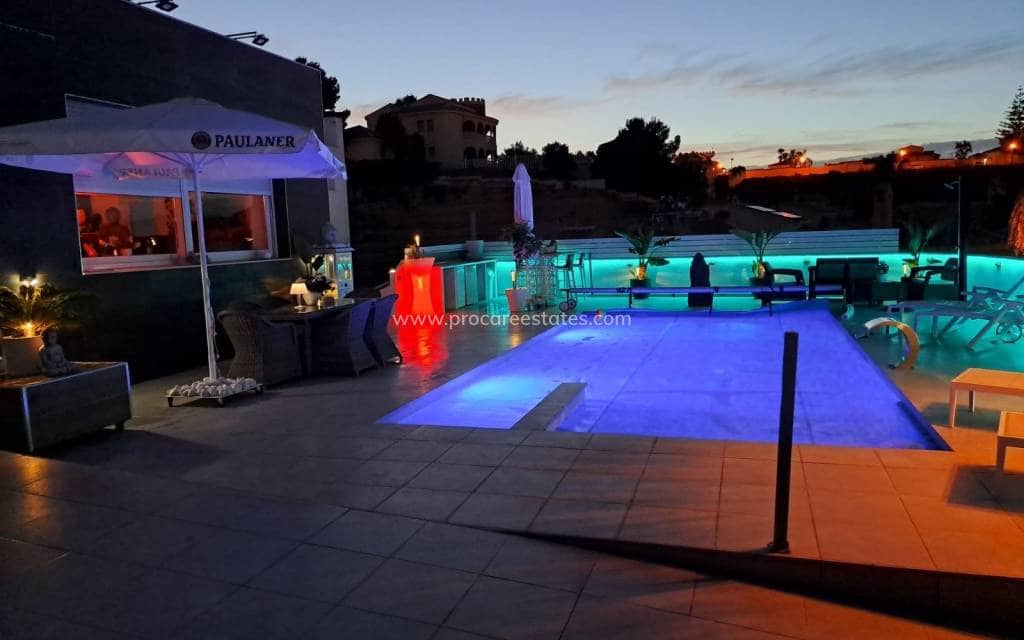 6 bedroom Villa for sale in Ciudad Quesada with pool - € 685,000 (Ref: 8981514)