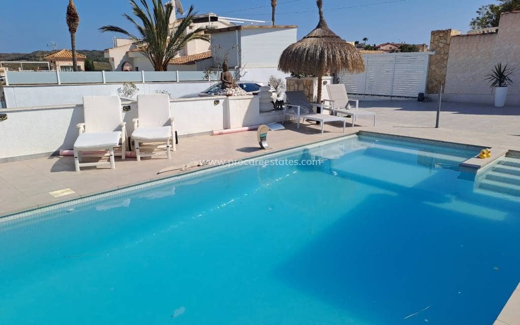 6 bedroom Villa for sale in Ciudad Quesada with pool - € 685,000 (Ref: 8981514)