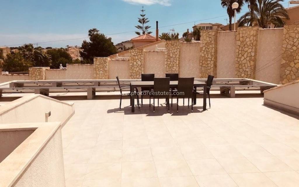 6 bedroom Villa for sale in Ciudad Quesada with pool - € 685,000 (Ref: 8981514)