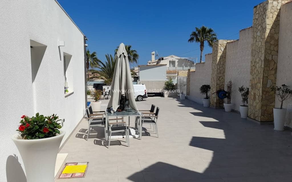 6 bedroom Villa for sale in Ciudad Quesada with pool - € 685,000 (Ref: 8981514)